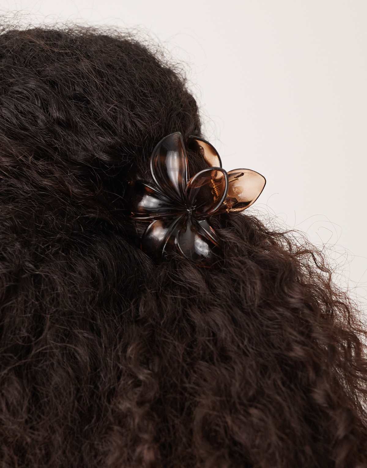 DesignB London flower hair claw clips in neutral tortoiseshell