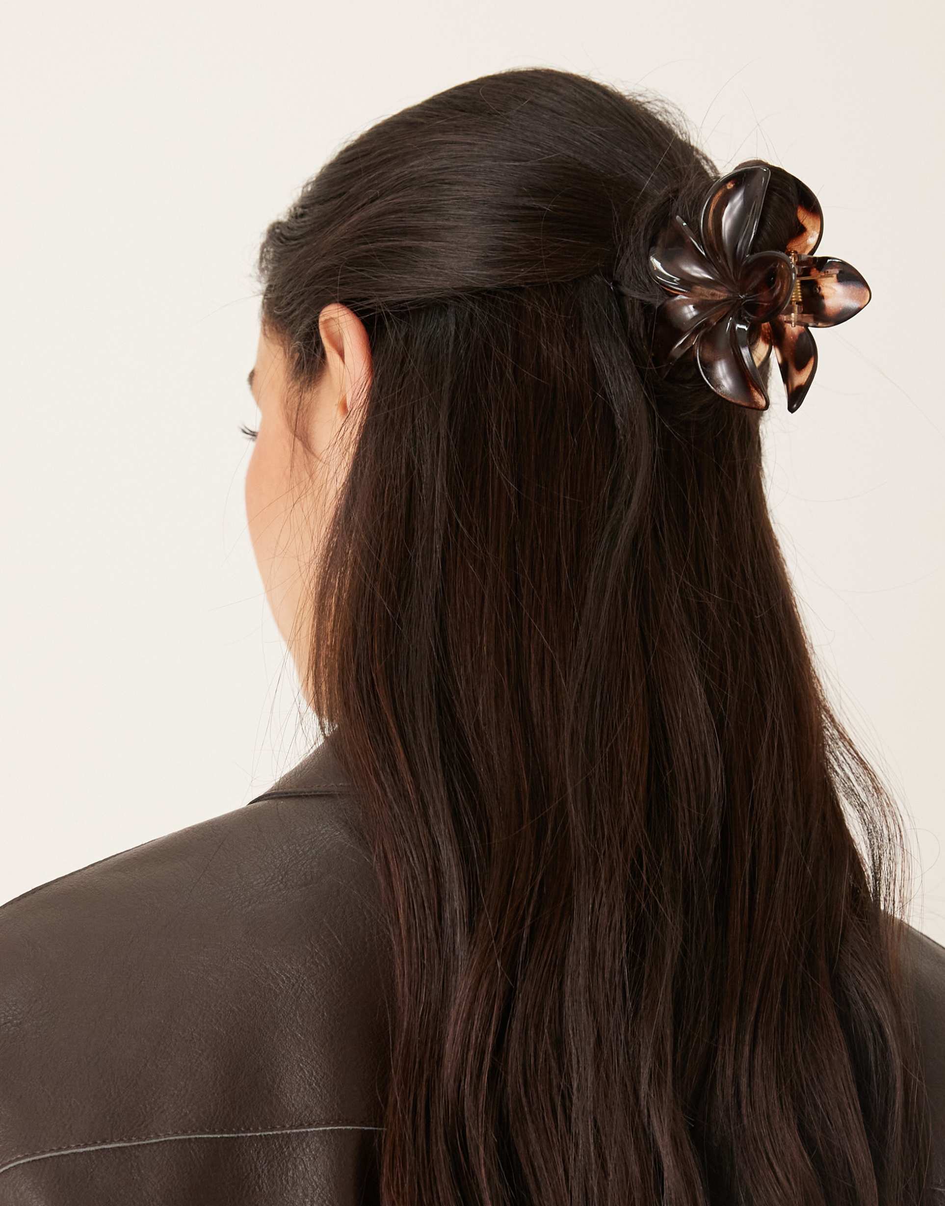 designb london flower hair claw clips in neutral tortoiseshell
