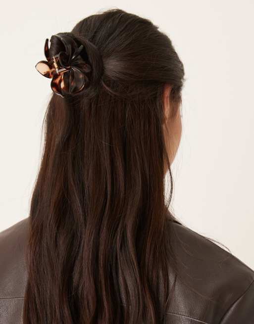 DesignB London flower hair claw clips in neutral tortoiseshell, 3 of 3