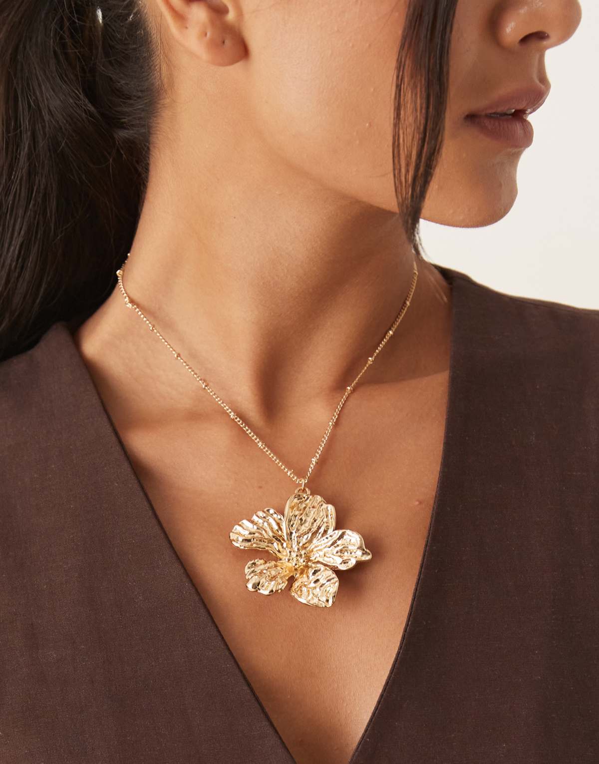 DesignB London flower pendant necklace in gold