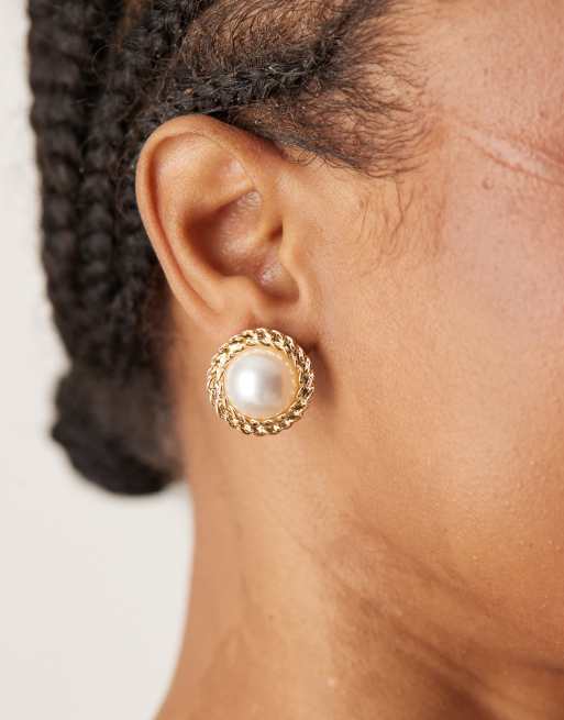 DesignB London - Gedraaide oorringen in vintage stijl met parel in goud