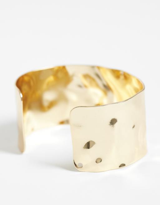 DesignB London – Gehämmerter Armreif in Goldoptik, 2 von 3