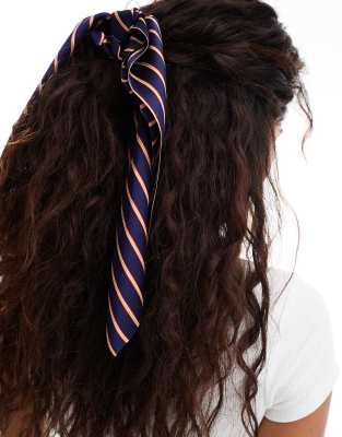 DesignB London - Gestreepte scrunchie met haarstrik in blauw 
