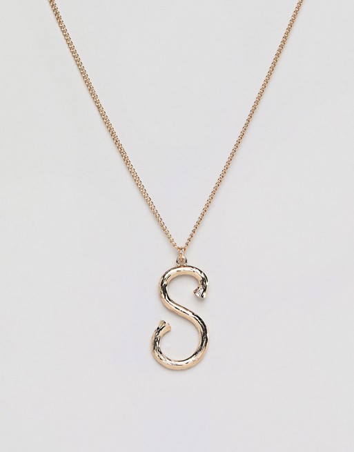 DesignB London gold S initial textured pendant necklace