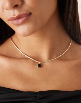 DesignB London - Goldfarbene Schlangenhalskette mit Anhänger mit braunem Stein