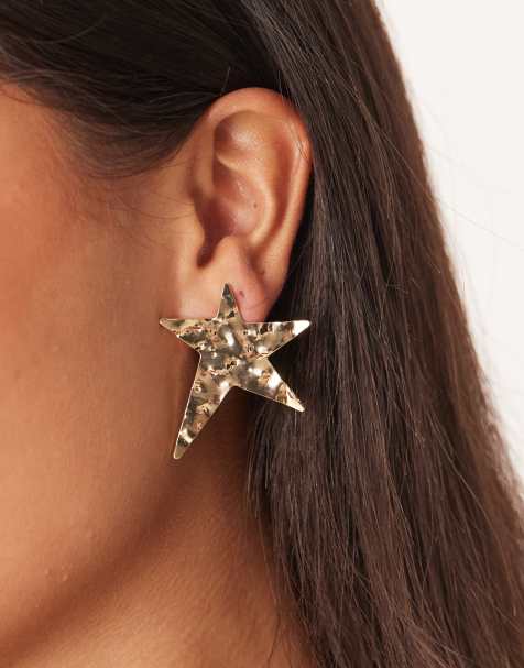 DesignB London – Goldfarbene Statement-Ohrstecker in Sternenform mit gehämmertem Design - view 1