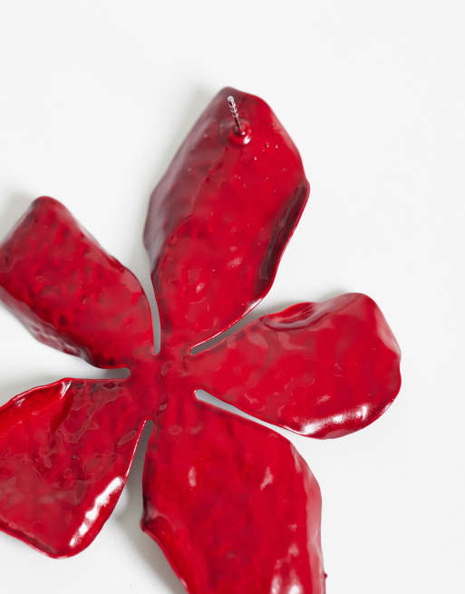 DesignB London - Grote bloemvormige oorbellen in rood, 3 van 4