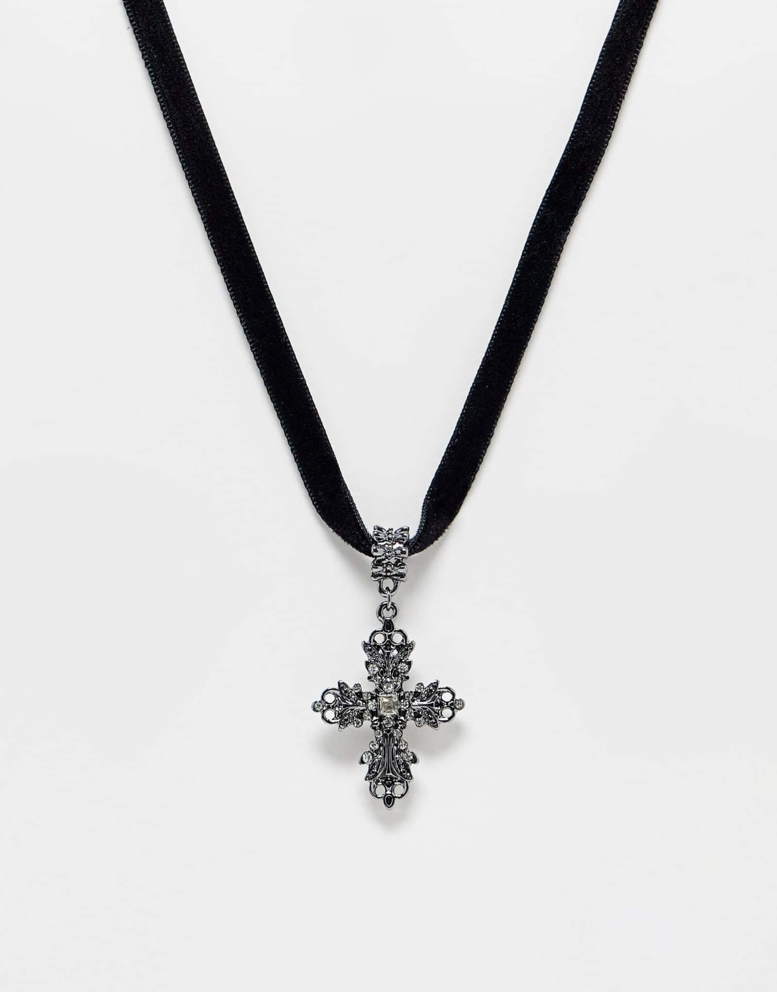 Дизайнерское колье с крестиком в стиле Лондон гранж серебристого цвета