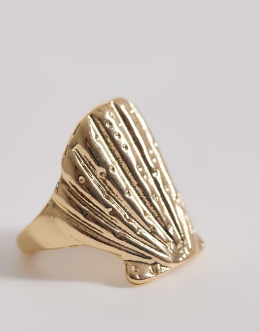 DesignB London – Guldfärgad ring med snäckdesign, 3 av 3