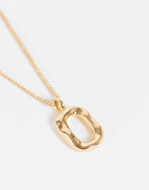 DesignB London – Guldfärgat halsband med hamrat runt hängsmyck, 2 av 4