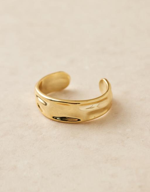 DesignB London – Guldfärgat, lätt, smält, stelt armband, 2 av 3