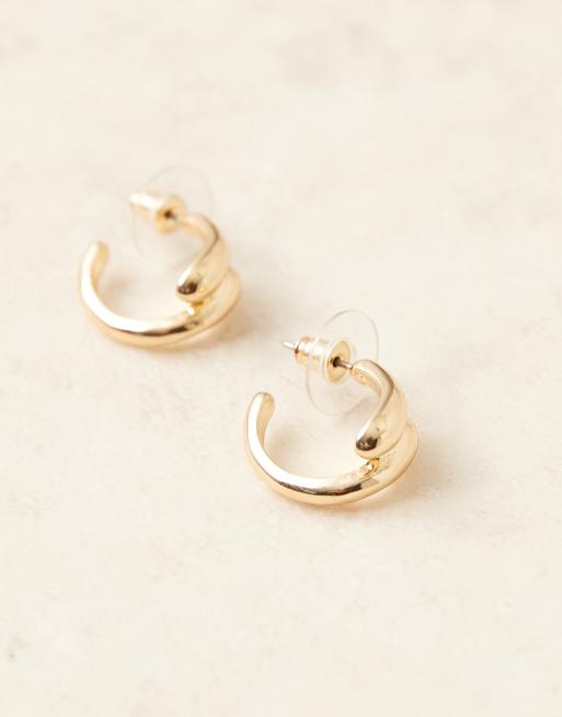 DesignB London - Guldfarvede hoop-øreringe med smeltet metallook, 2 af 3