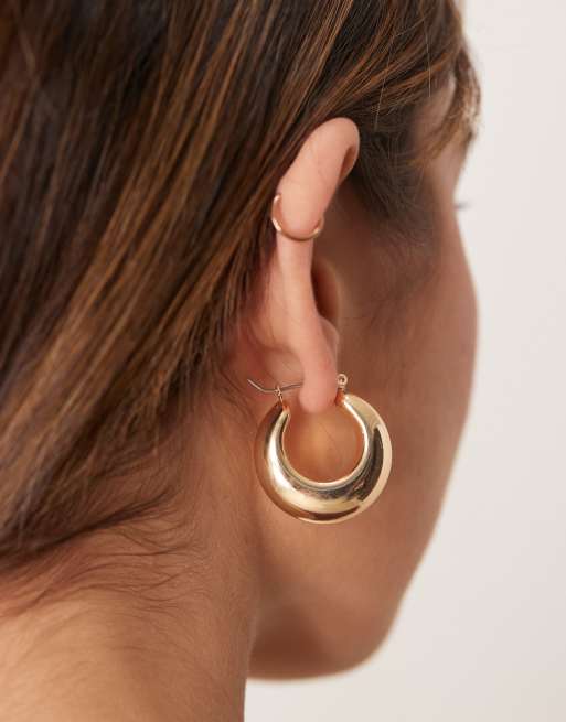 DesignB London - Guldfarvede klassiske chunky hoop-øreringe, 3 af 3