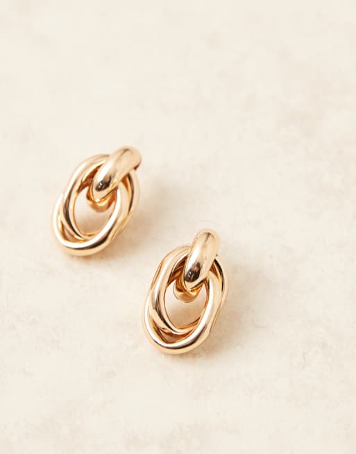 DesignB London - Guldfarvede ovale ørestikkere med dørhammerdesign, 3 af 3