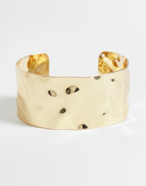 DesignB London - Guldfarvet armbånd med hamret design - view 1