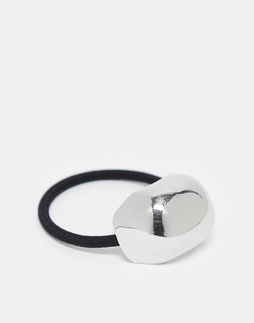 DesignB London – Gumka do włosów z metalową ozdobą w kolorze srebrnym