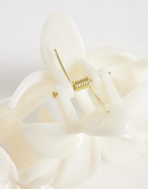 DesignB London - Haarklem met drie bloemen in parelwit, 2 van 3
