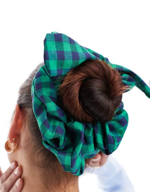 DesignB London - Haarscrunchie met strik en gingham ruit in groen  