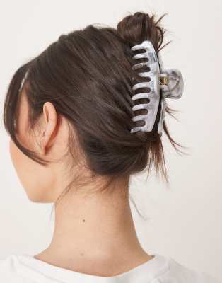 DesignB London DesignB London hair claw in marble black and white effect
