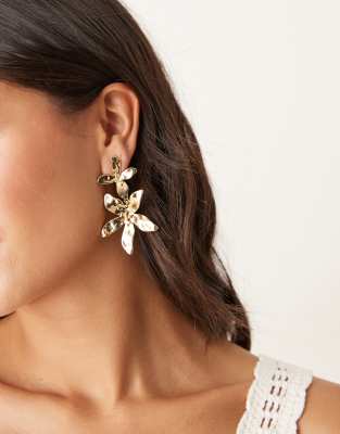 DesignB London DesignB London hammered flower drop earrings in gold