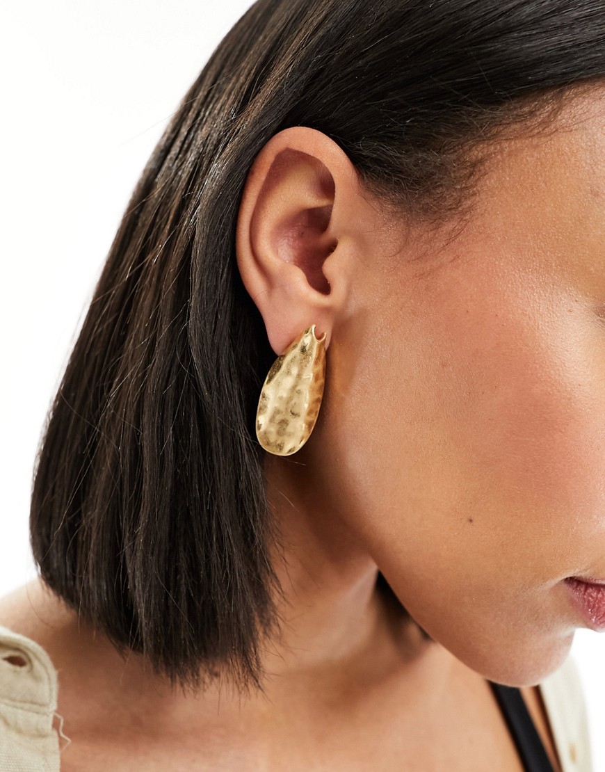 DesignB London hammered oval earrings in matte gold