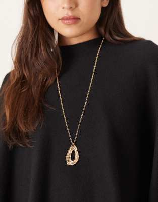 DesignB London DesignB London hammered pendant necklace in gold