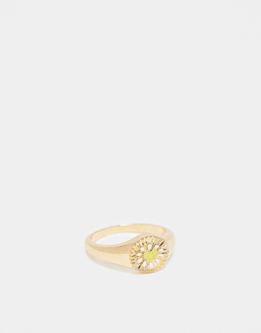 happy daisy signet ring in gold