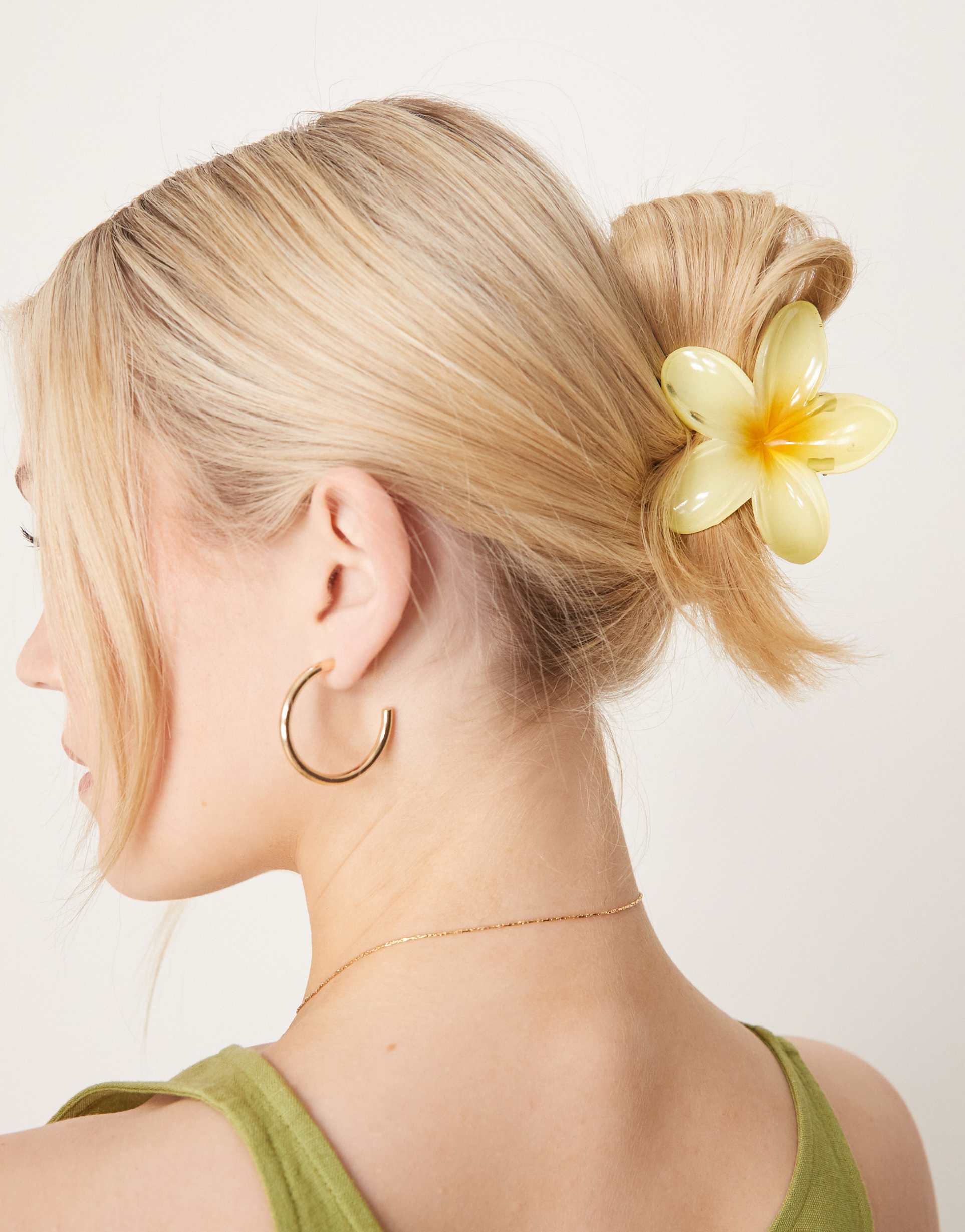 designb london hawaiian flower hair clip in yellow