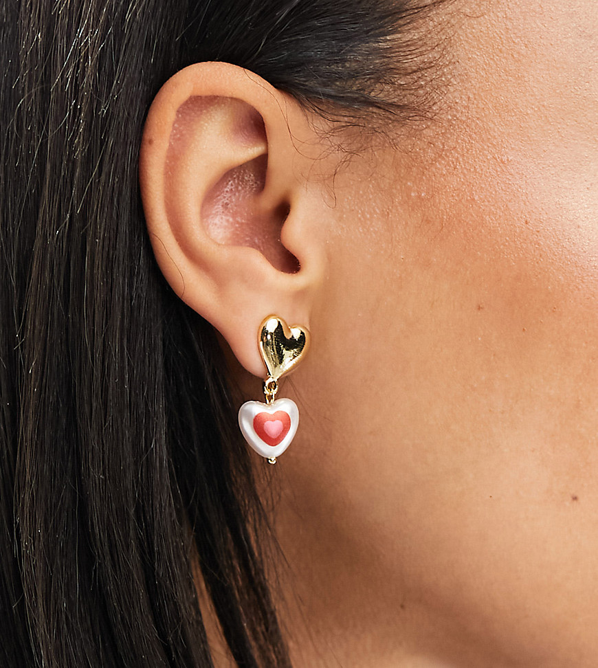 DesignB London heart stud earrings with pearl detail in gold