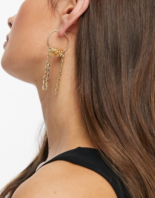 DesignB London hoop earrings in gold with chain