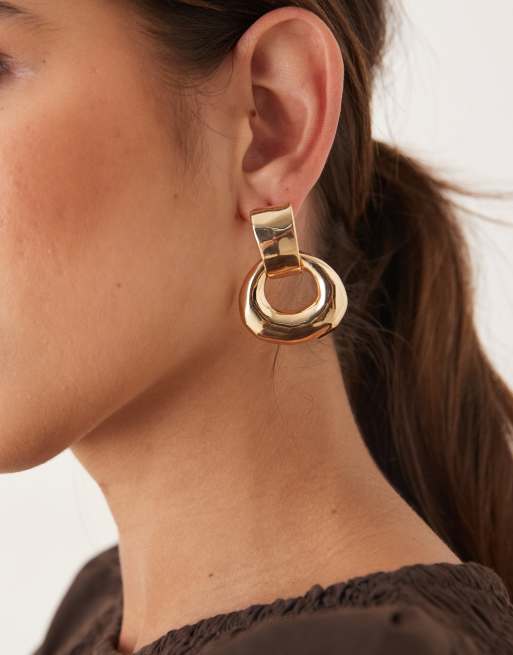 DesignB London huggie doorknocker earrings in gold