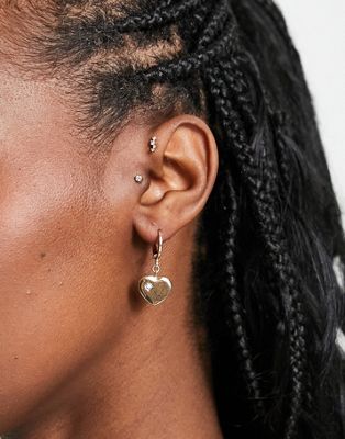 DesignB London huggie hoop earrings with heart crystal pendant in gold