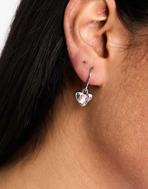 DesignB London - Huggie oorringen met kristal in hartvormig hangertje in zilver