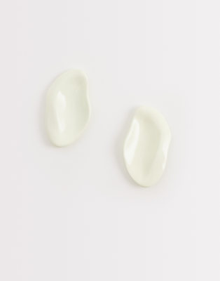 DesignB London DesignB London irregular enamel stud earrings in white