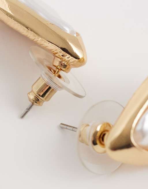 DesignB London irregular pearl stud earrings in gold, 3 of 4