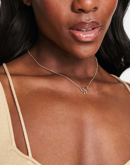 DesignB London - Ketting met klein strikhangertje in goud, 4 van 4