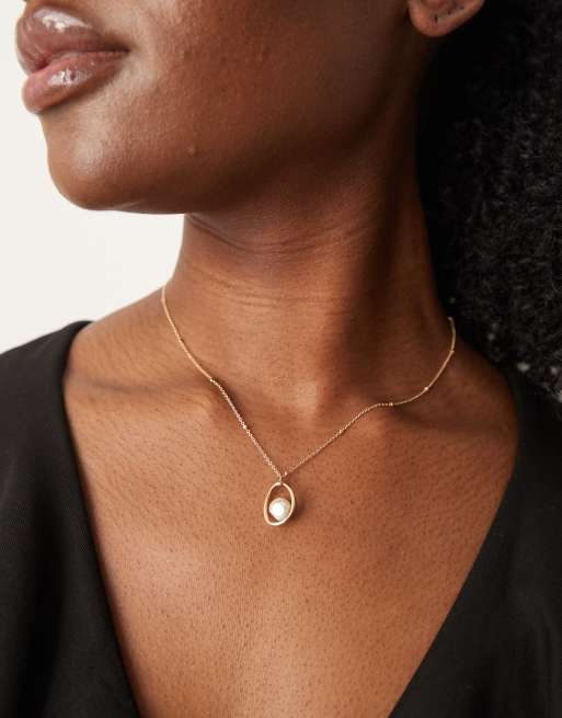 DesignB London - Ketting met kraaltjes en parelhanger in goud