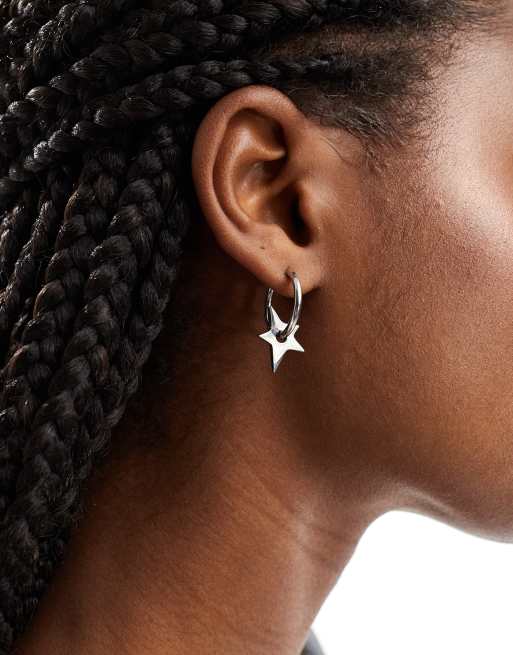 DesignB London – Kleine Creolen in Silberoptik mit Sternanhänger