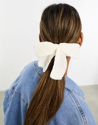DesignB London knitted bow hair tie in white