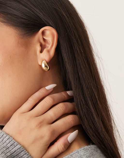 DesignB London - Knopjes oorbellen met traanvorm in goud