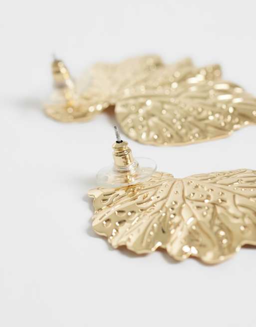 DesignB London large leaf stud earrings in gold, 3 of 5