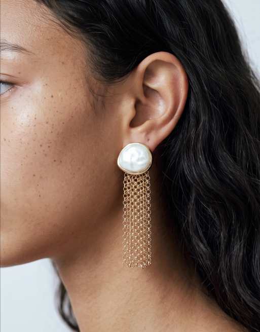DesignB London large pearl chain drop earring in gold, 2 of 5