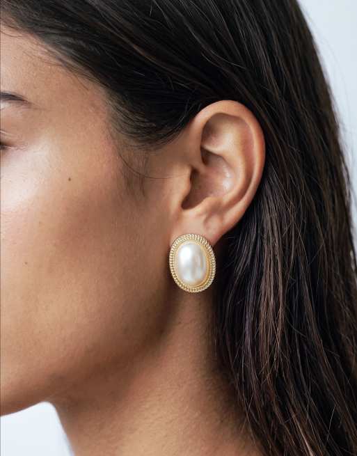DesignB London large pearl stud earrings in gold, 5 of 5