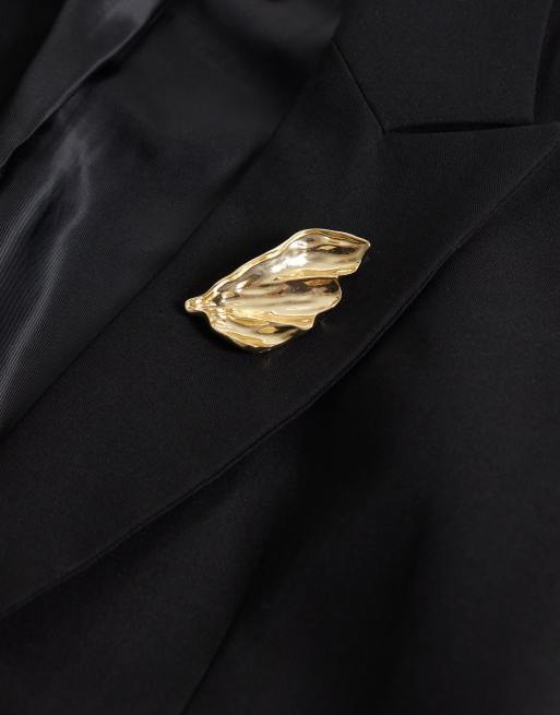 DesignB London leaf brooch in gold, 3 of 3