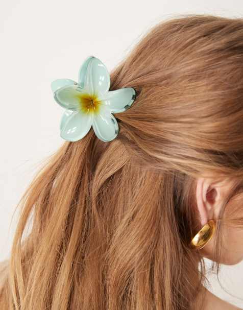 DesignB London – Ljusblå hårklämma med hawaiiblomma - view 1