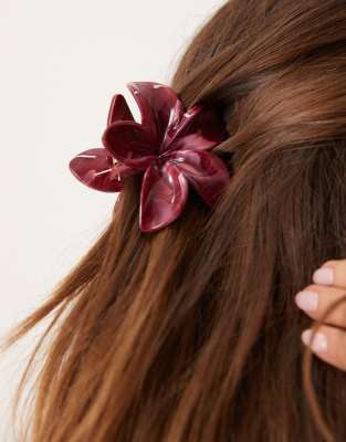 DesignB London marble flower hair claw clip in burgundy