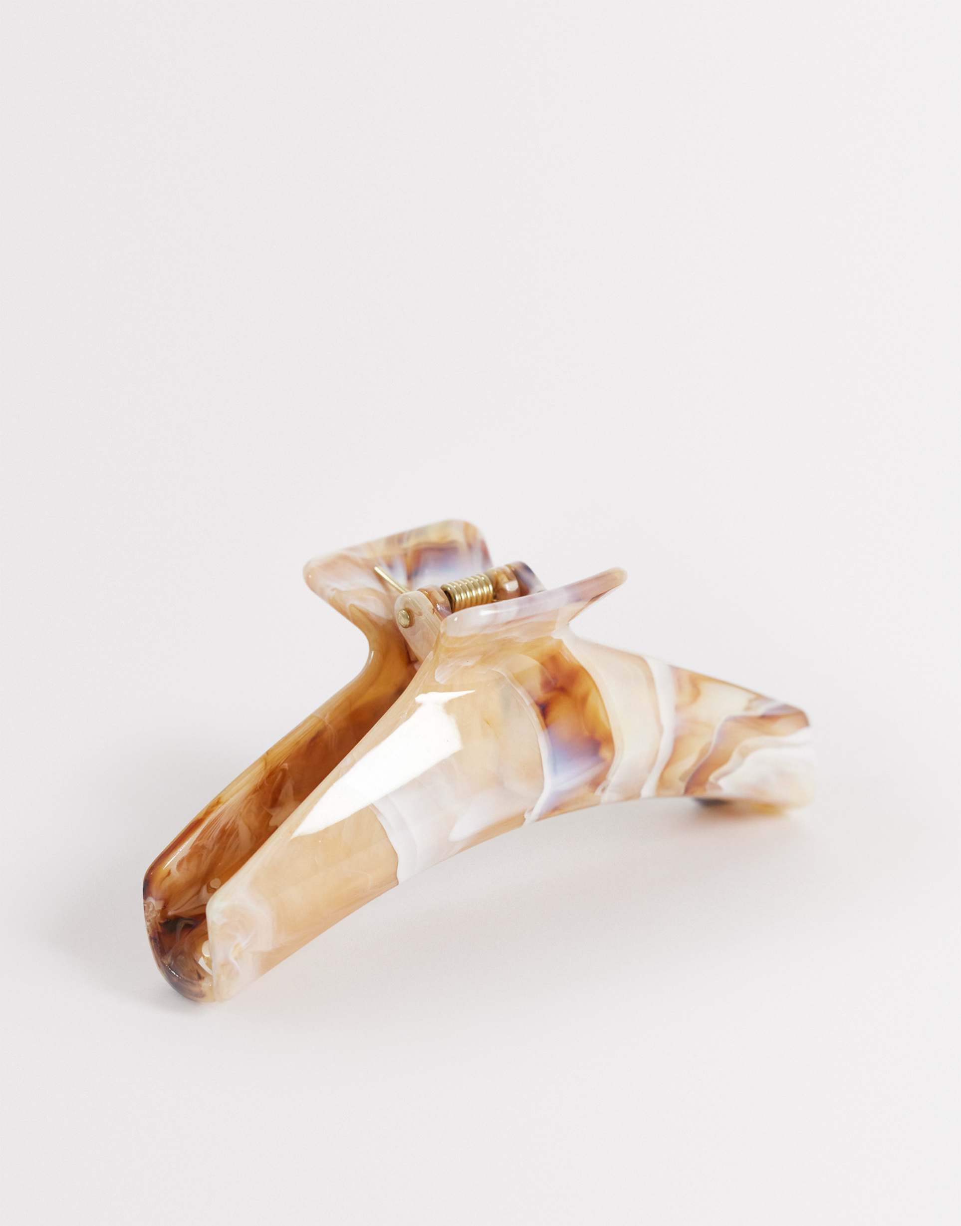 designb london marbled resin hair clip in neutral