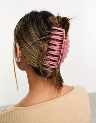 DesignB London matte hair claw in rose pink