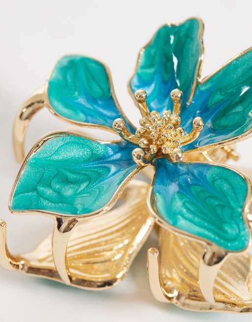 DesignB London metal flower hair claw in blue, 2 of 3