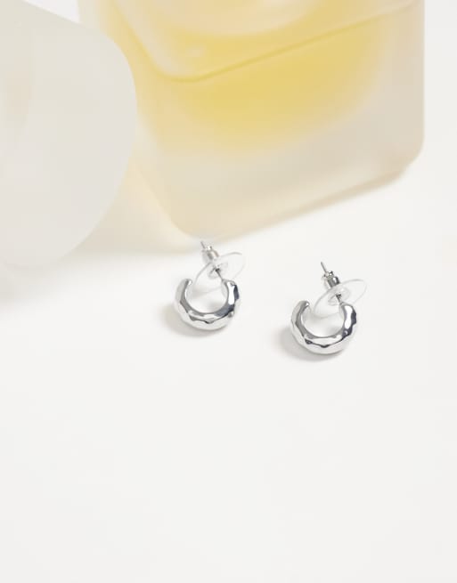 DesignB London mini hammered hoop earrings in silver, 2 of 4